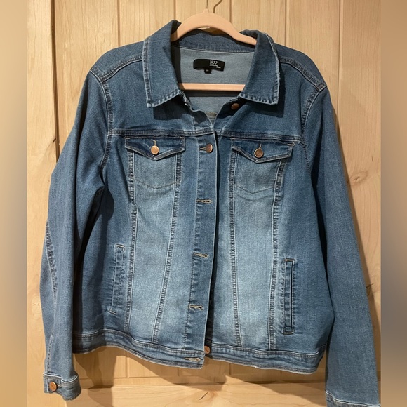 1822 denim jean jacket. 2X. EUC. Super versatile. Nice and comfy with stretch. - Picture 4 of 4